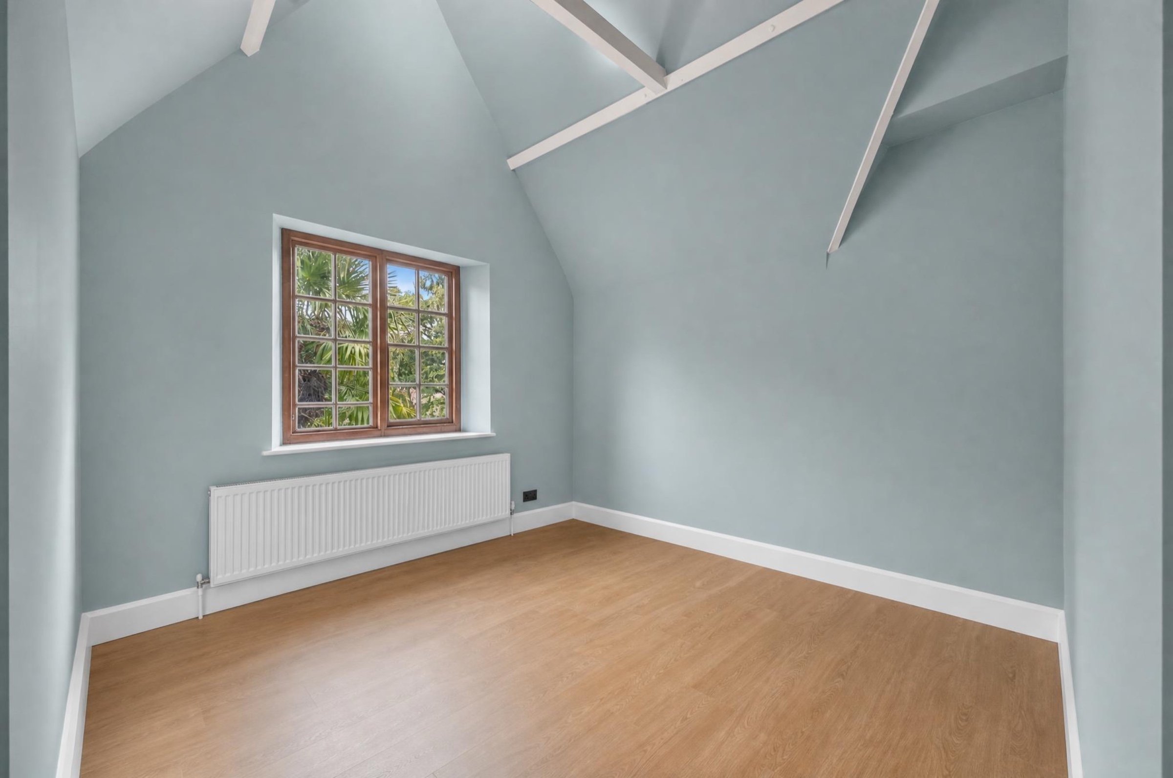 Empty room before virtual staging